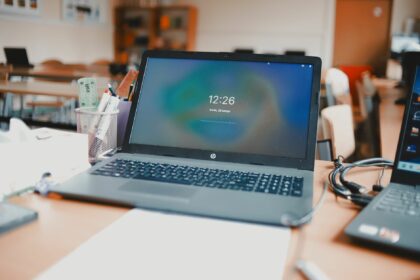 Illustration Nouveaux Consos — laptop
