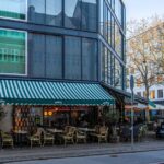 Four encastrable dans une cuisine moderne