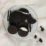 Réfrigérateur dans une cuisine, guide de dégivrage pour frigo High One