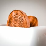 Mini four posé dans une cuisine, illustration pour un avis Cosylife Electro Dépôt