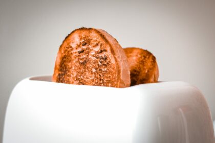 Mini-four dans une cuisine, illustration pour un avis High One