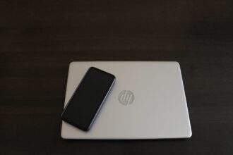 Illustration Nouveaux Consos — laptop