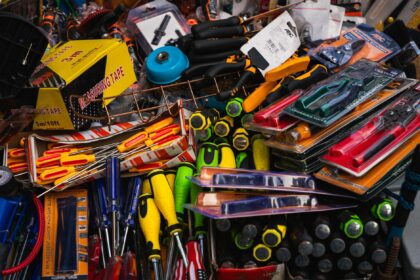 Outils d'entretien pour dépanner un aspirateur Valberg qui n'aspire plus