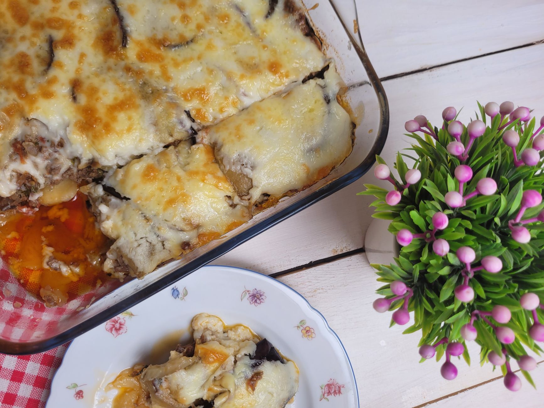 Réfrigérateur dans une cuisine : que faire quand un frigo Valberg fait du givre ?