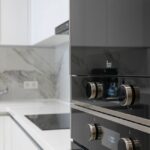 Micro-ondes dans une cuisine, illustration pour dépannage High One