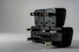 Illustration Nouveaux Consos — plug