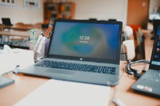 Illustration Nouveaux Consos — laptop