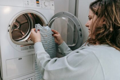 Sèche-linge en buanderie, illustration pour un tambour Valberg qui ne tourne plus
