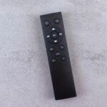 Télécommande et télévision pour vérifier le son d’une TV Edenwood