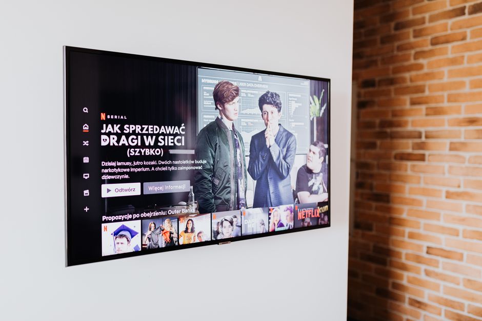 Téléviseur à écran plat dans un salon
