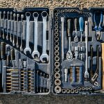 Boîte à outils organisée — illustration pour le diagnostic d’un aspirateur robot Valberg