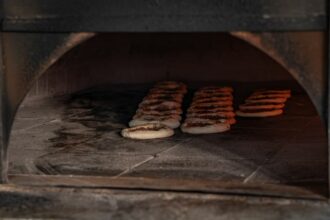 Porte de four et cuisine — illustration Pexels
