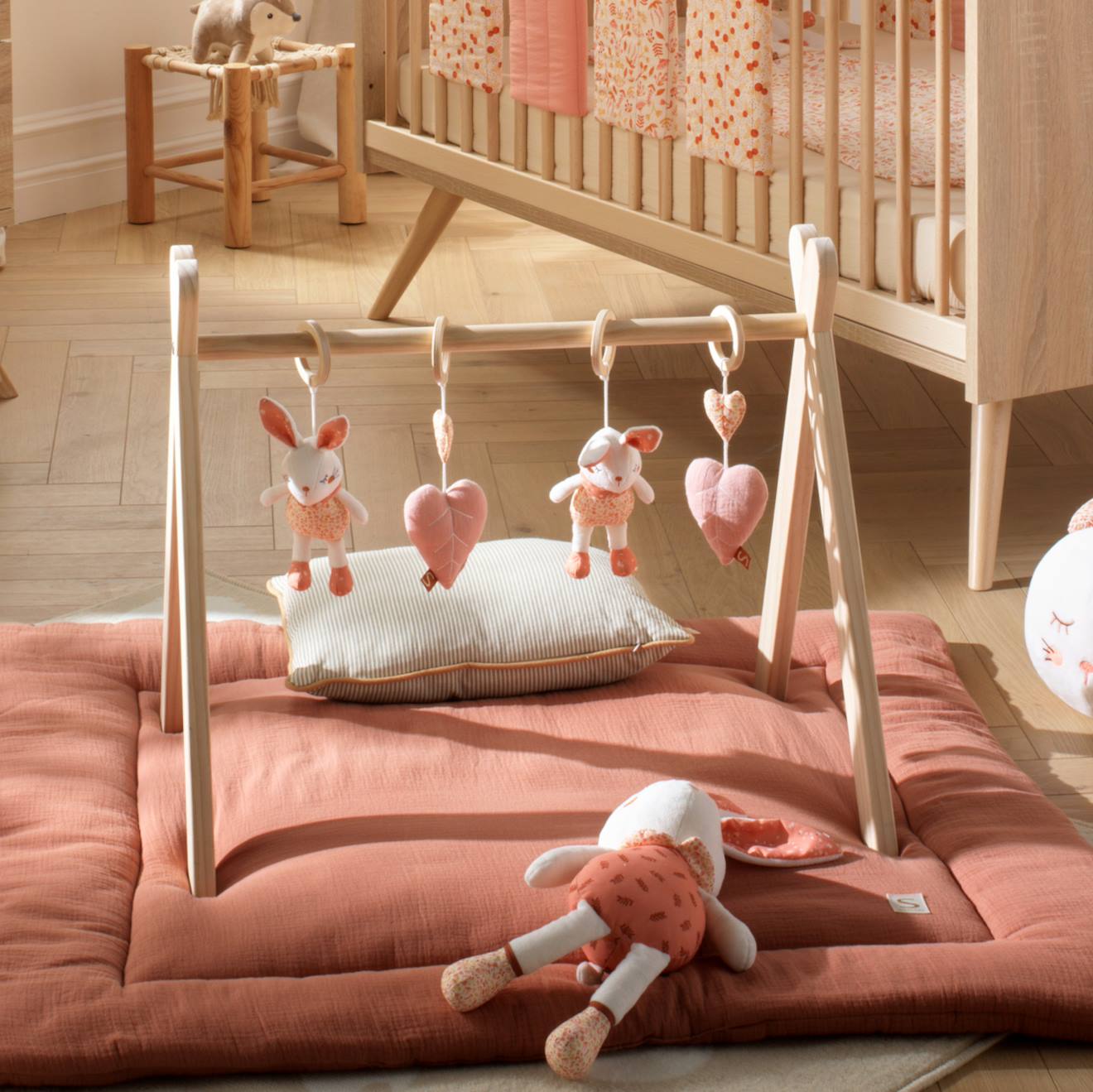 Arche D'éveil Bois Avec 4 Jouets Rose