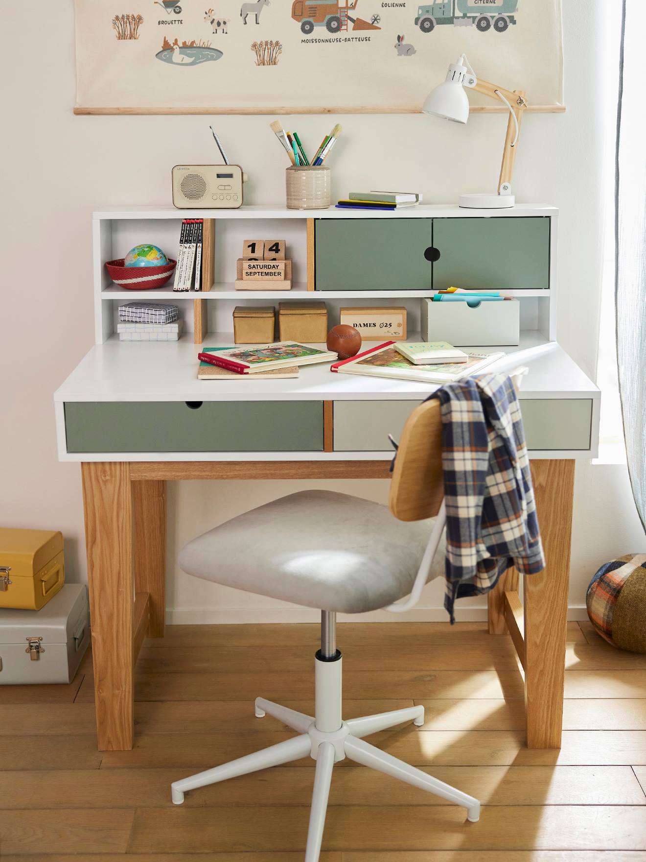 Bureau enfant OSLO vert moyen uni avec decor