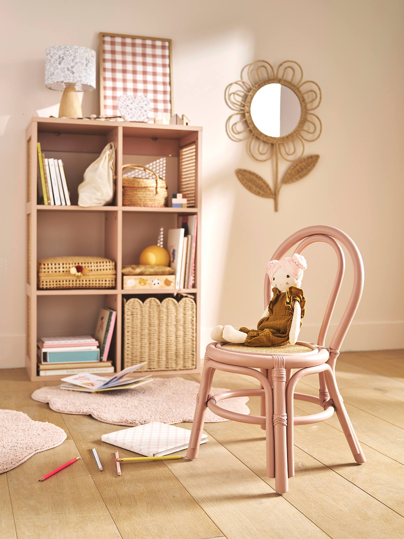 Chaise maternelle en rotin POÉSIE rose