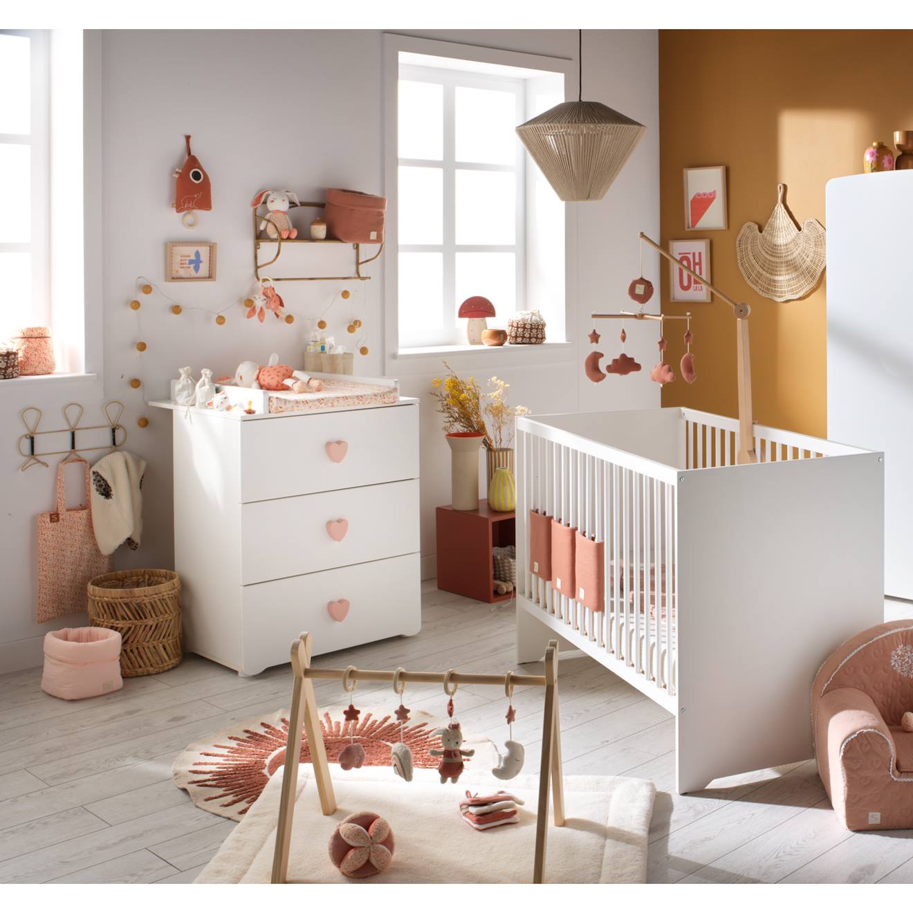 Chambre Complète Bébé Avec Lit 120x60cm Et Commode À Langer 3 Tiroirs - Basic Rose