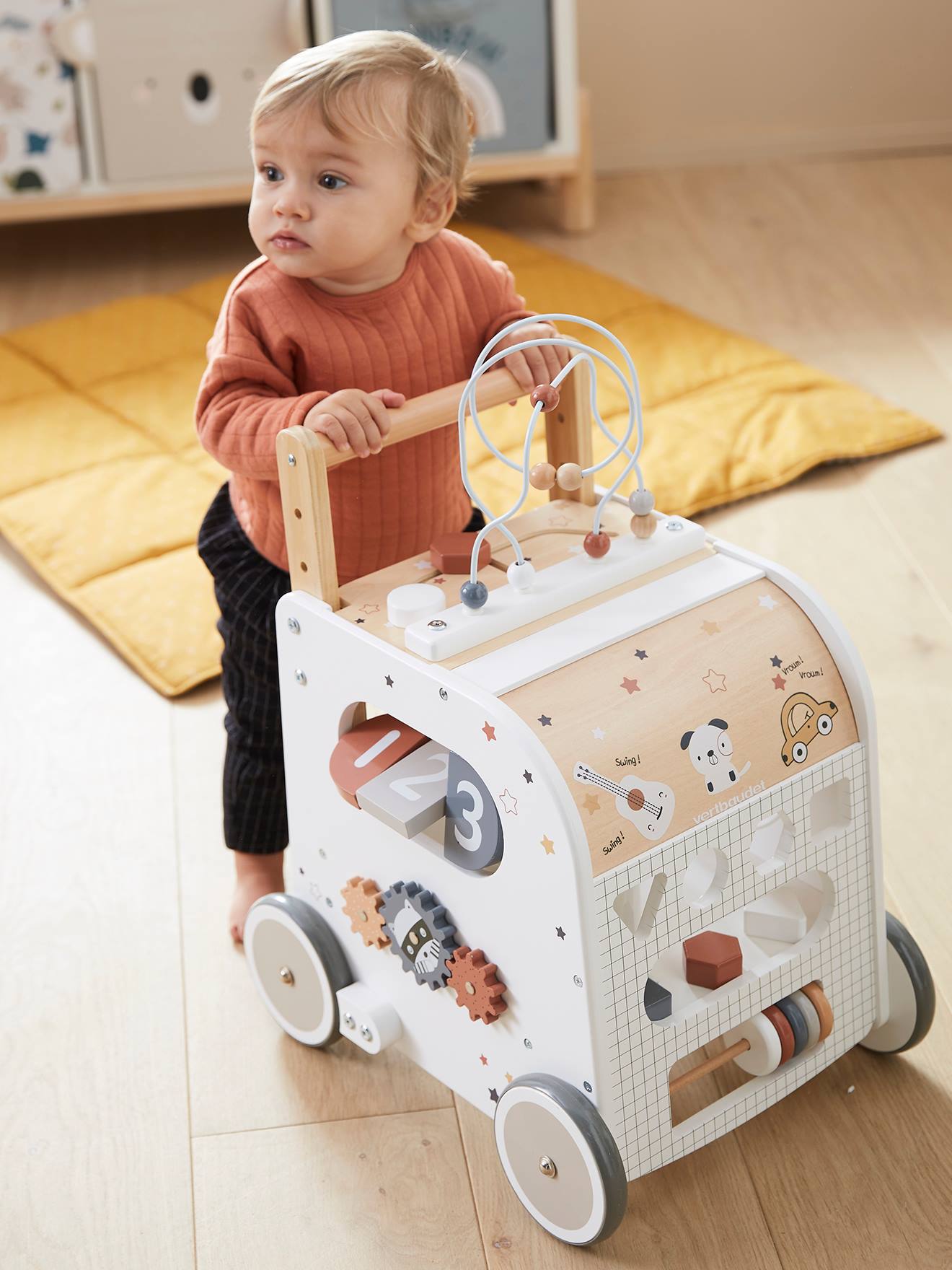 Chariot de marche cube d'activités avec freins en bois FSC multicolore
