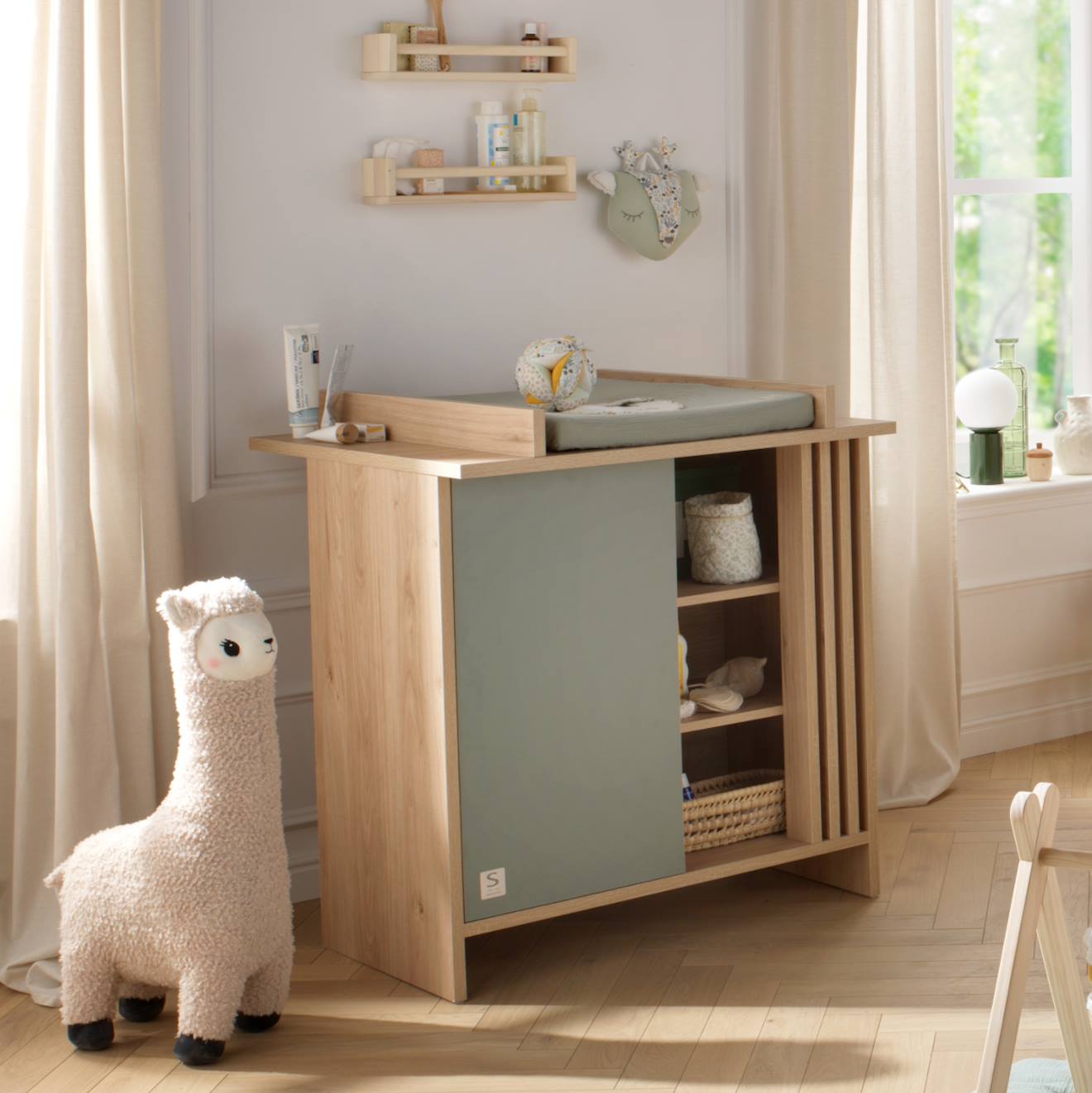 Commode Avec Plan À Langer 1 Porte Colorée Et 3 Niches Avec Claustra - Tokyo Vert/marron