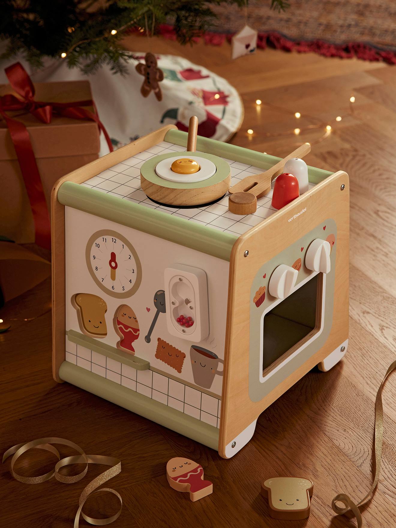 Cube d'activités cuisine en bois FSC beige
