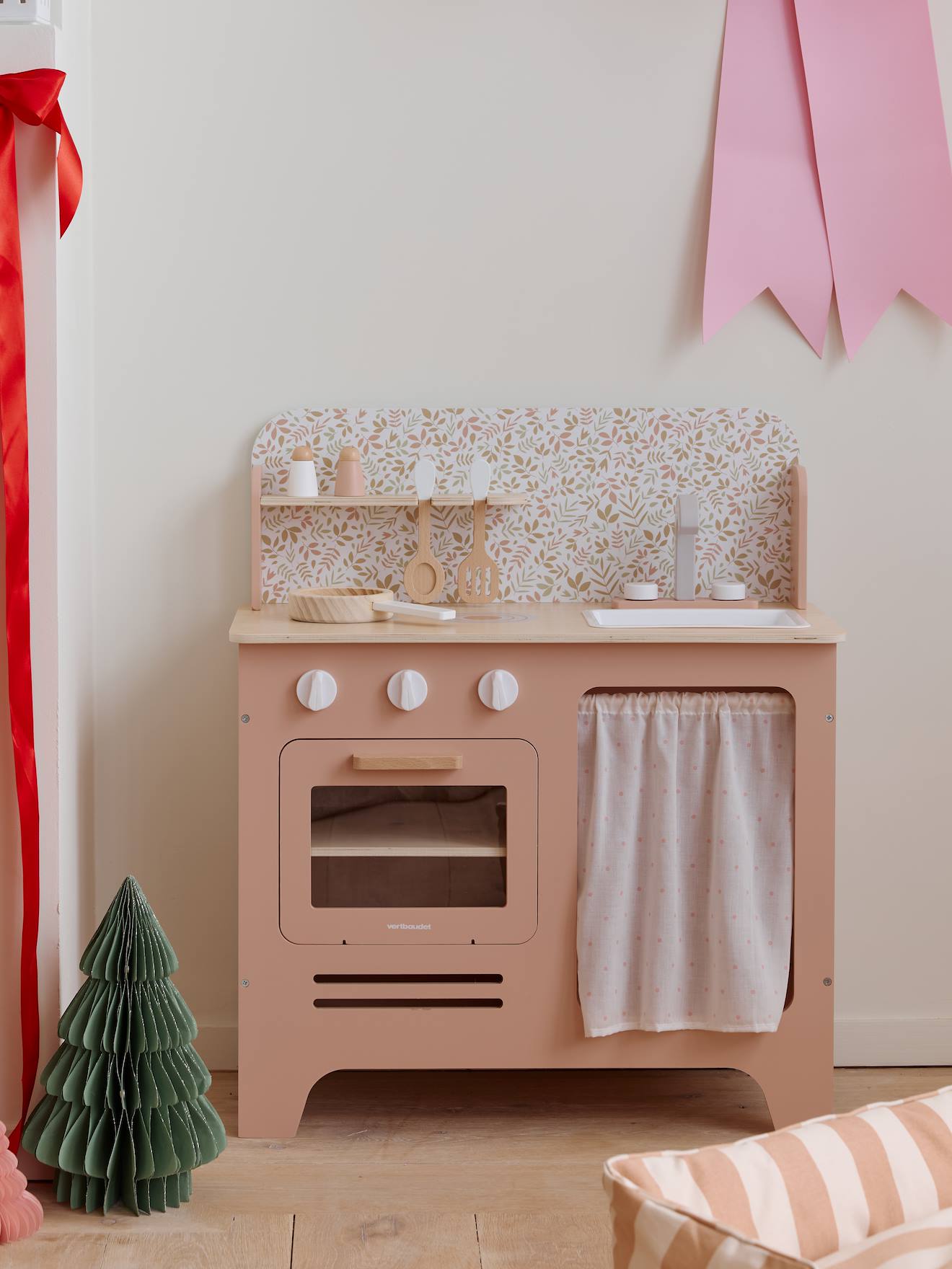 Cuisine avec accessoires en bois FSC rose