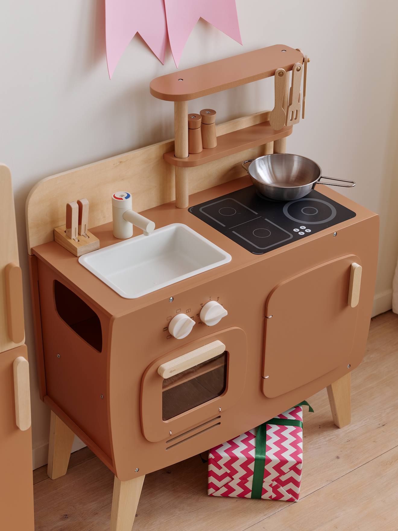 Cuisine design en bois FSC caramel