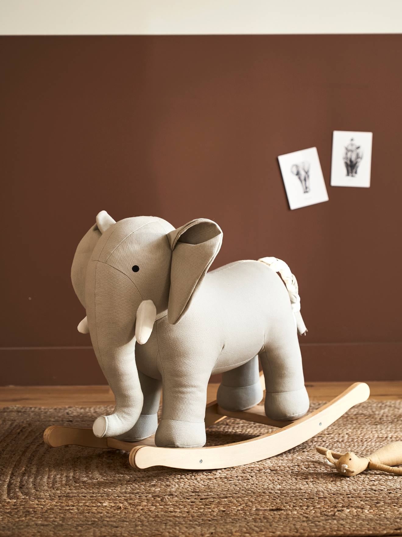 Eléphant à bascule en bois FSC gris moyen uni avec decor