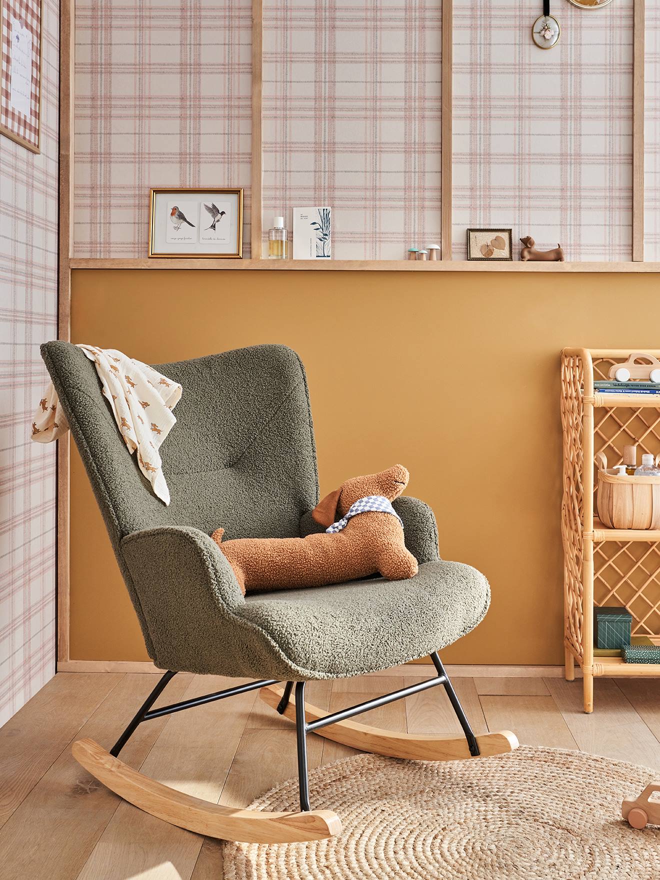 Fauteuil d'allaitement à bascule en tissu bouclette kaki