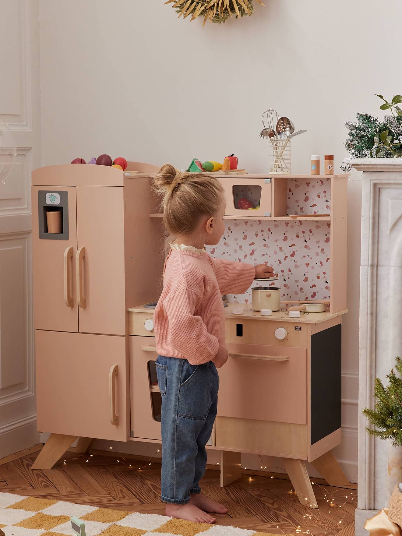 Grande cuisine équipée en bois FSC rose