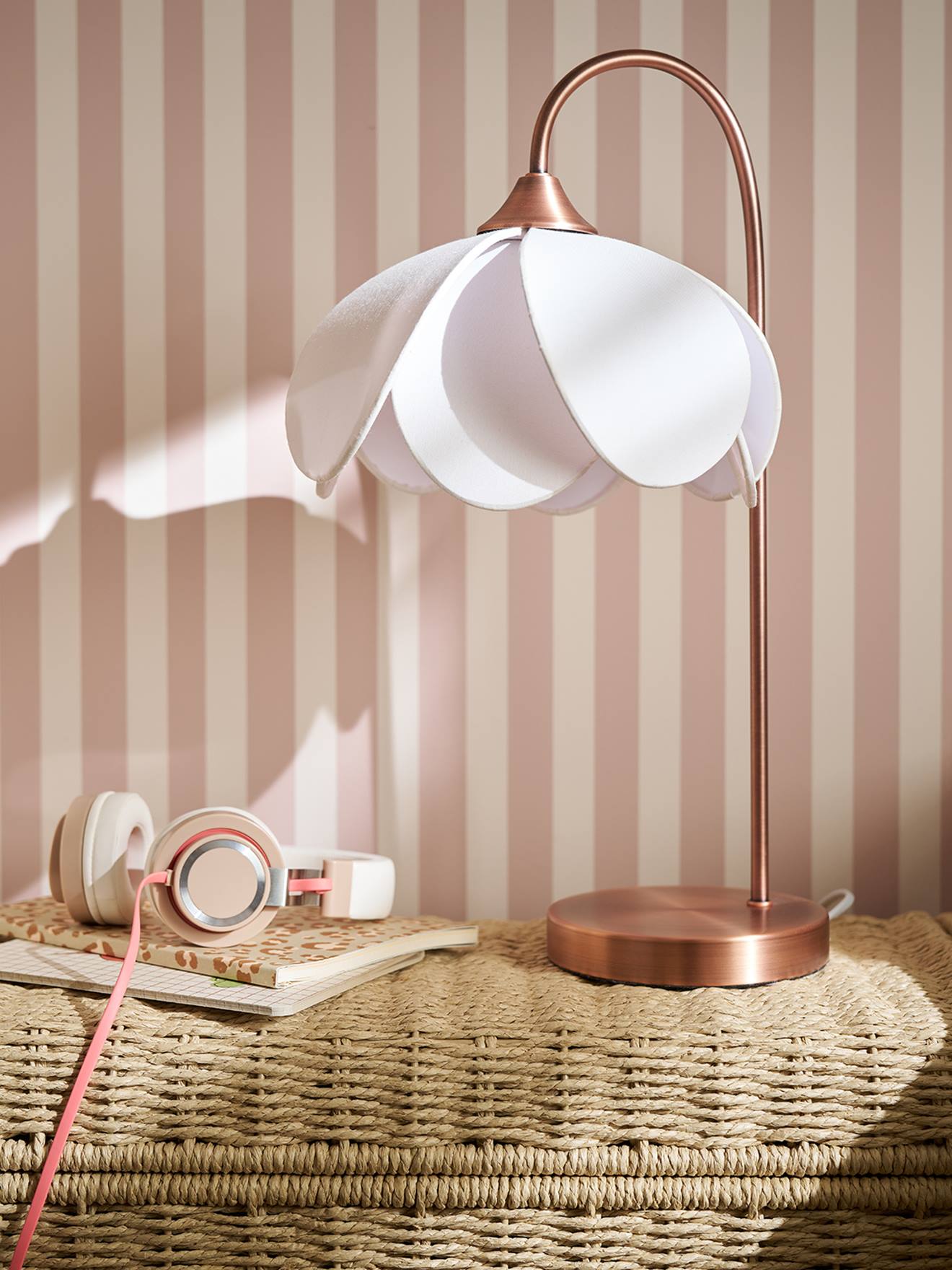 Lampe à poser abat-jour fleur pied métal beige