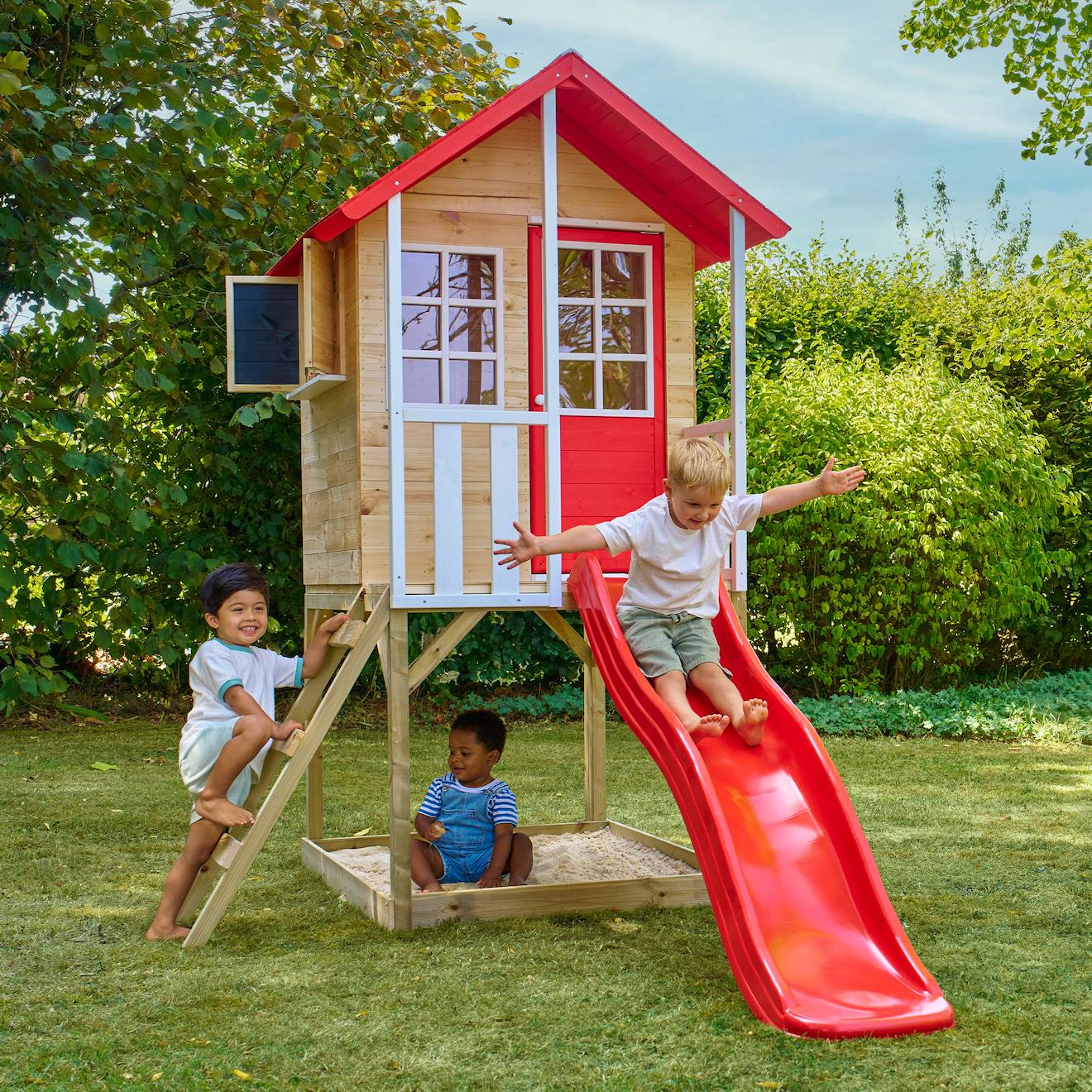 Maisonnette Sur Pilotis Balcon Et Glissière Coquelicot Bois Fsc® Marron - Rouge - Blanc