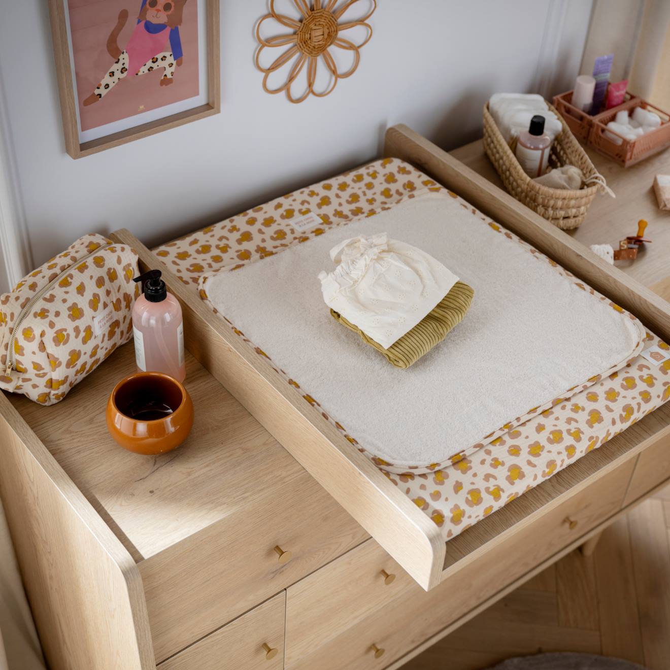 Matelas À Langer Avec Sa Housse En Double Gaze De Coton Et Sa Serviette - Petit Chou Ecru/rose