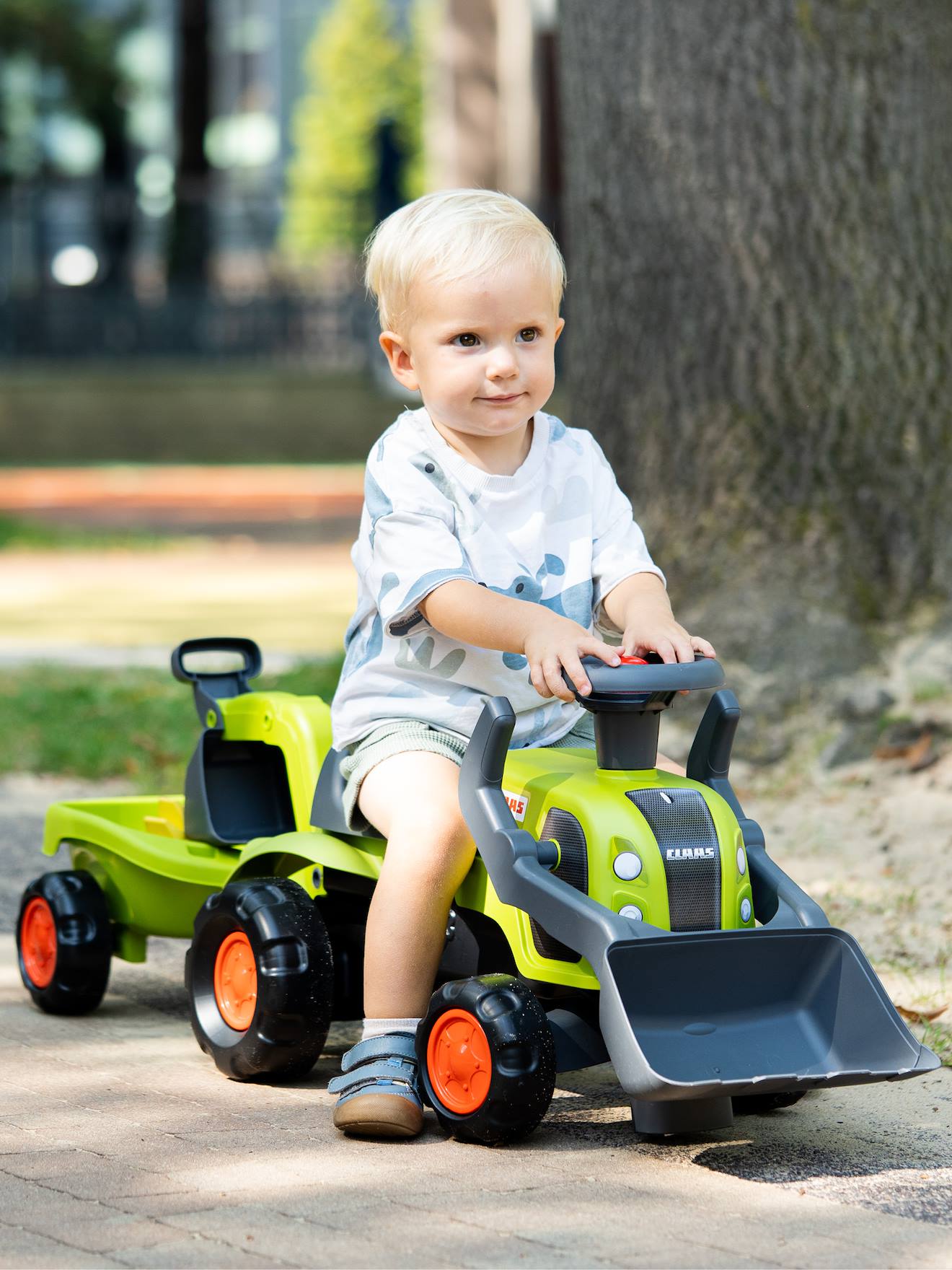 Porteur Tracteur Claas Avec Pelle Frontale, Excavatrice Et Remorque Vert Claas