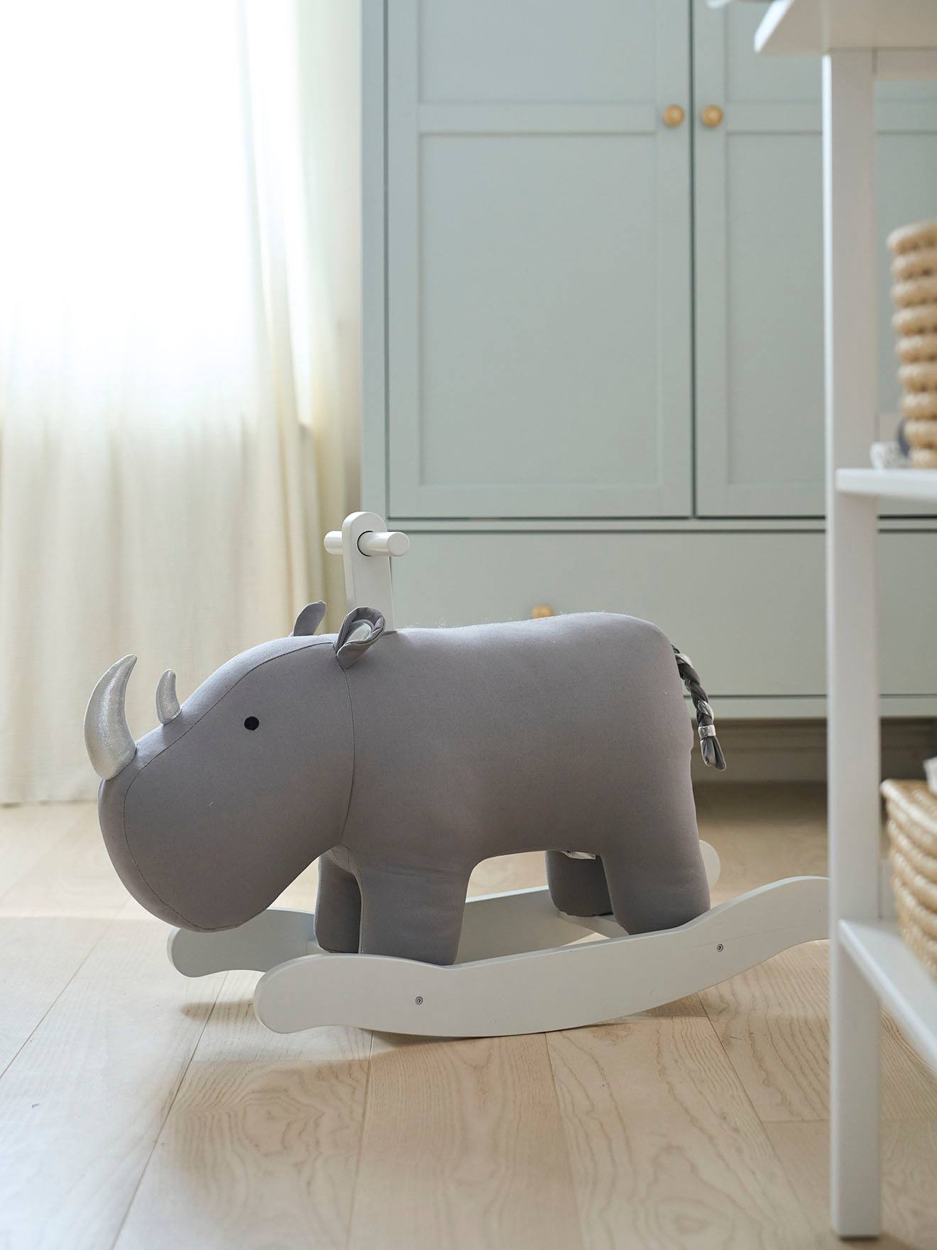 Rhinocéros à bascule FSC gris clair uni avec decor