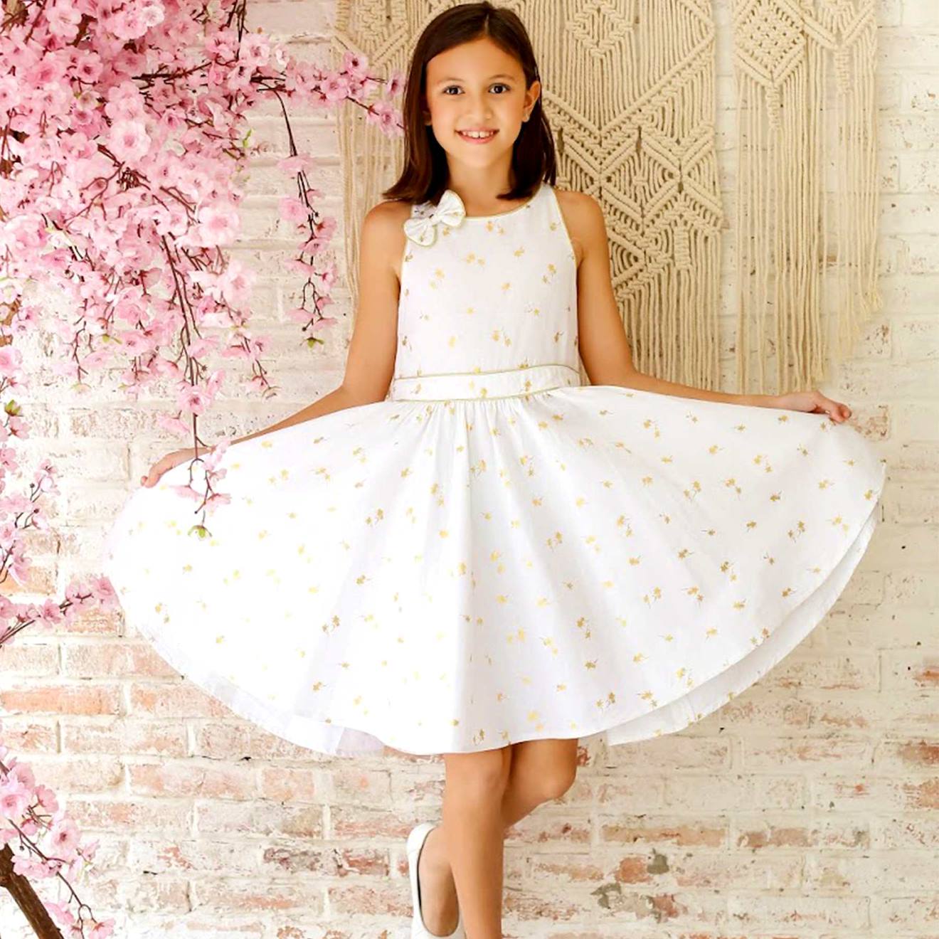 Robe De Cérémonie Qui Tourne En Lin Et Hepburn Blanc Or