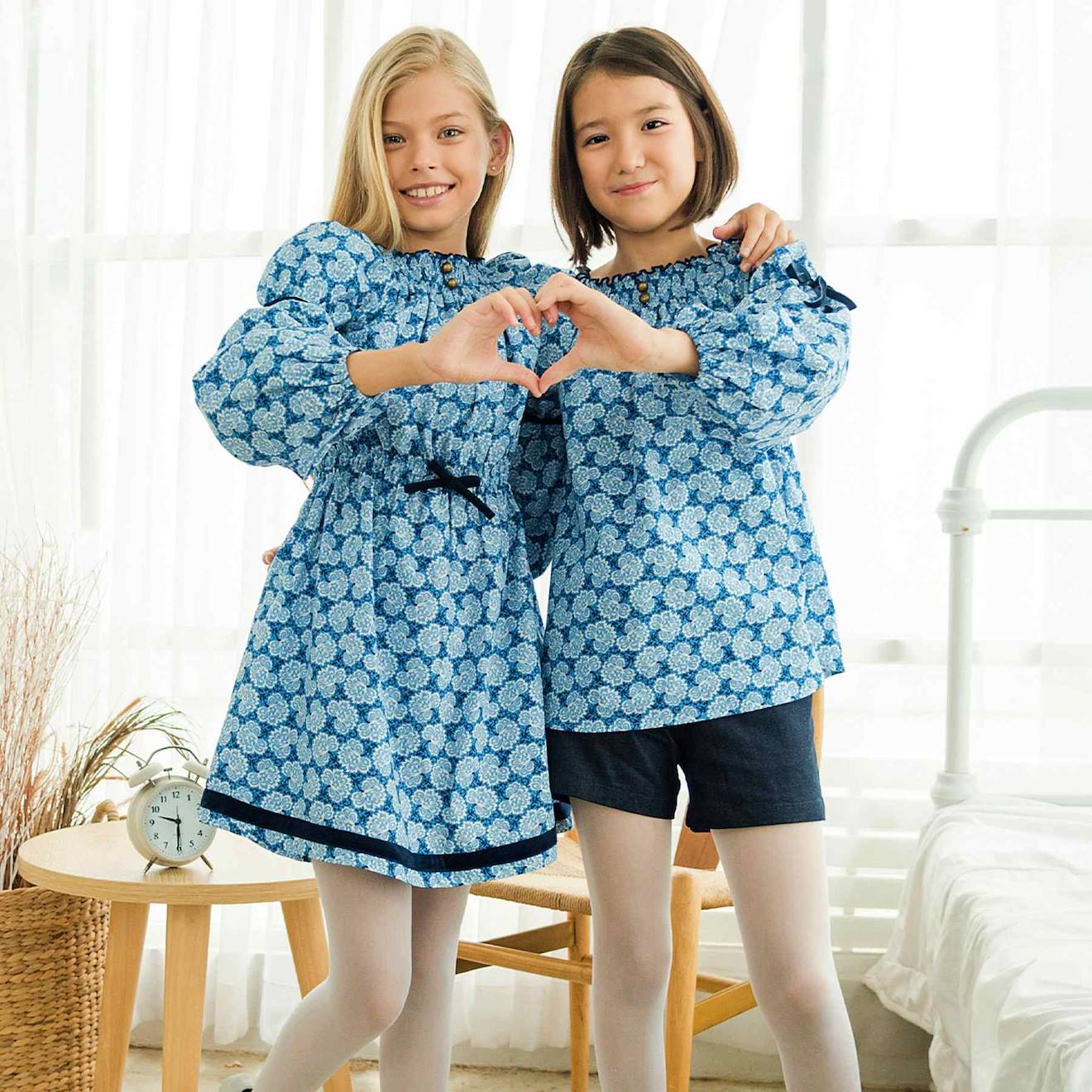 Robe Fleurie À Manches Longues Et Col Smocks Chimene Bleu Roi