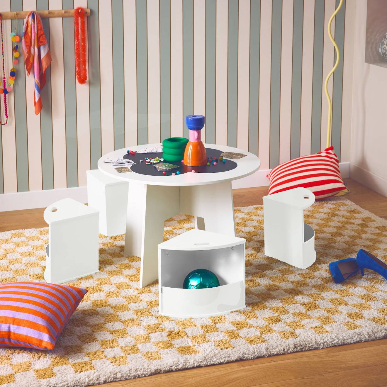Table Effet Ardoise Et 4 Chaises Avec Rangement Pour Enfant Blanc