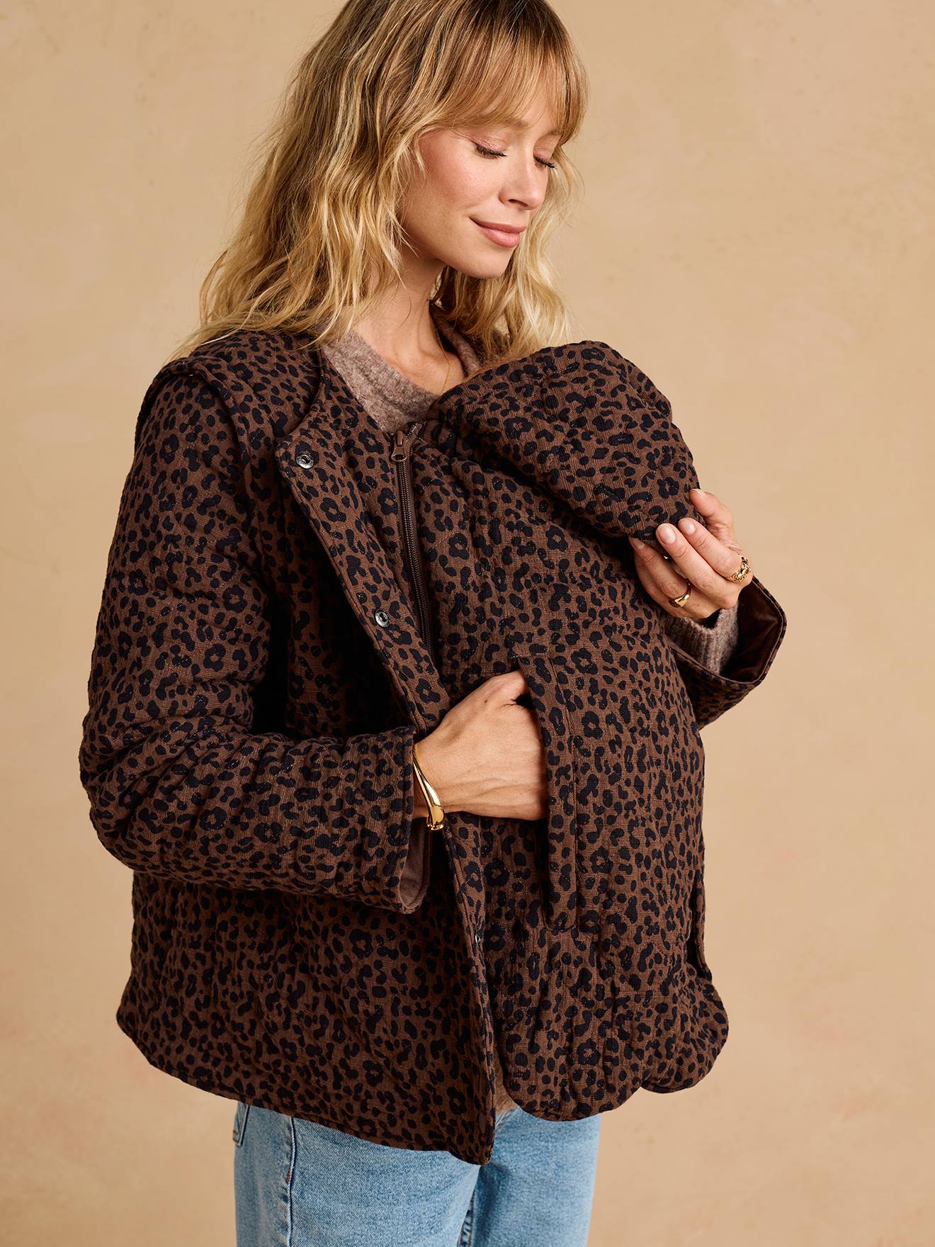 Veste matelassée évolutive avec protège-bébé grossesse et post grossesse en gaze de coton chocolat